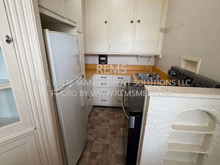 125 7th Ave — Photo 6