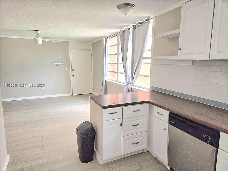 1700 NE 191st St #100 — Photo 2