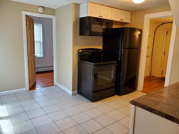 3rd image of 196 Park St #2
