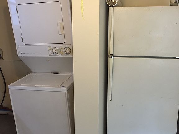 Kitchen Fridge & W/D