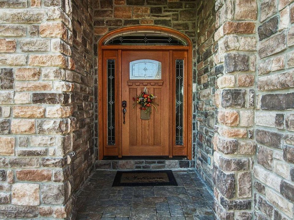 1st image of 115 Greystone Dr