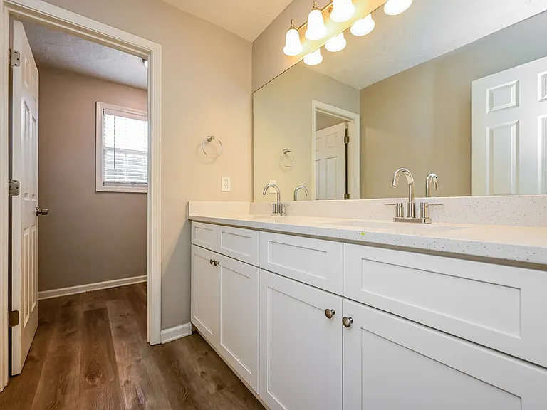 135 Stratmore Pl — Photo 17
