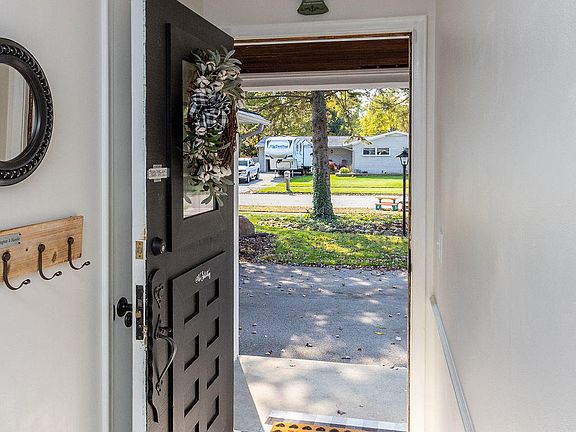 5th image of 1064 Woodside Dr