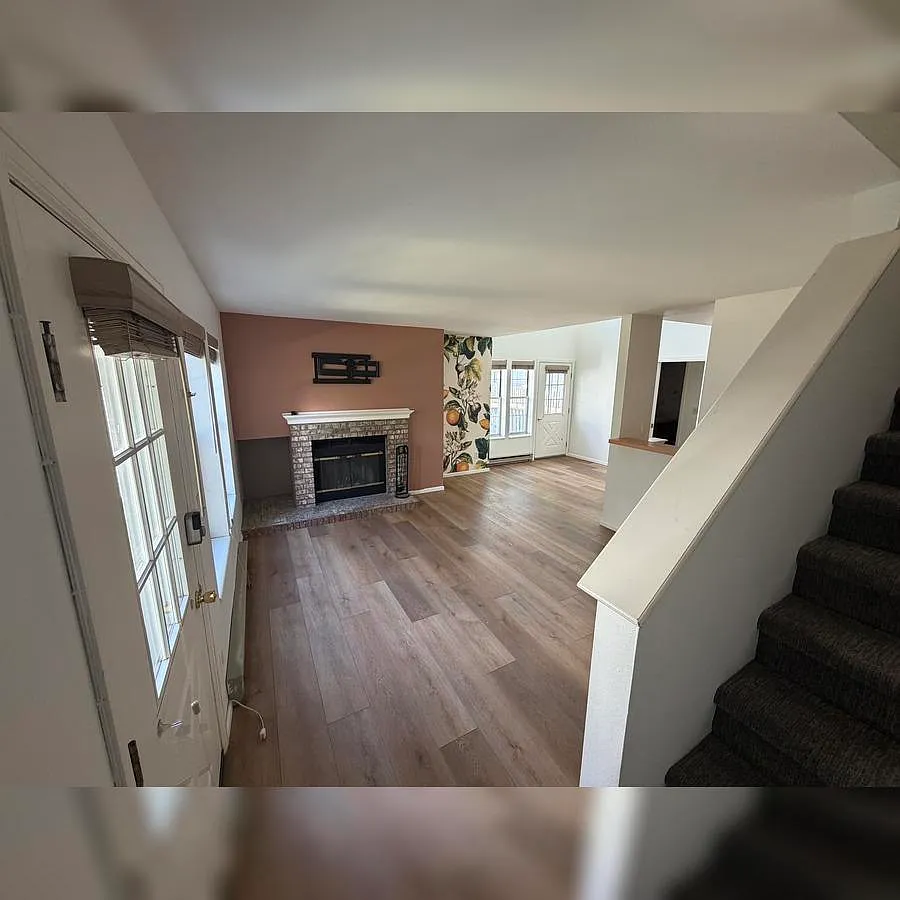 2 bed, 1024 sqft, $2,000 — Photo 3