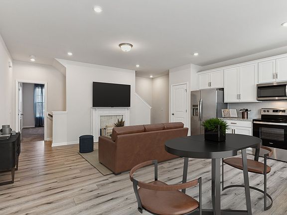 4th image of 612 China Grove Aly