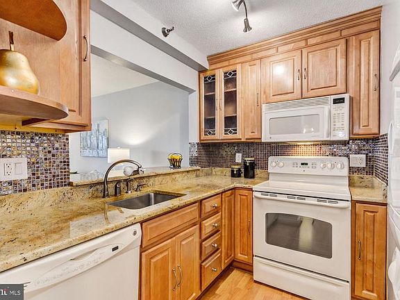 Granite countertops!