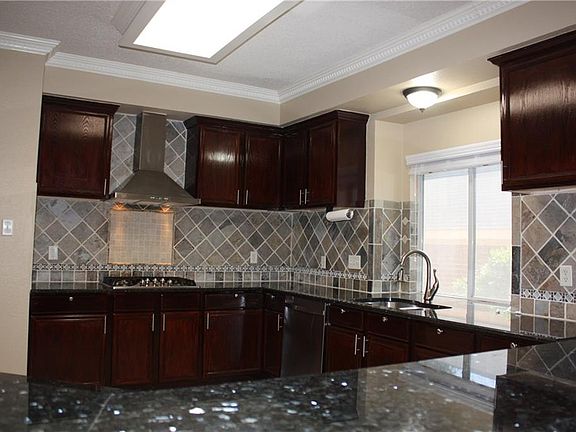 5th image of 7641 Parkwood Plaza Dr