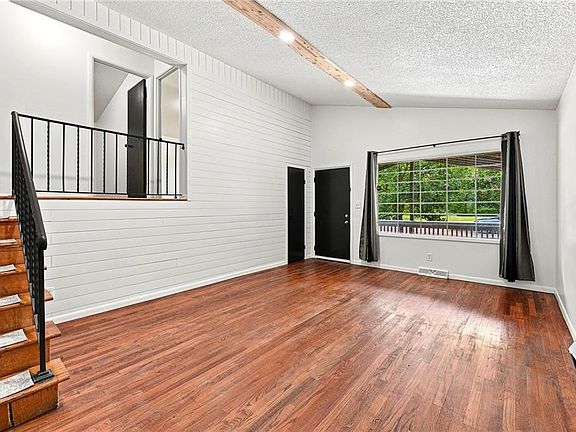 2nd image of 8214 Ruskin Way