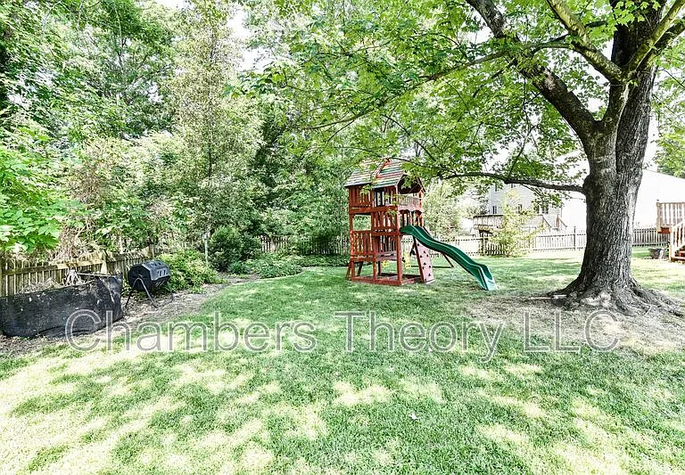 123 S Dickenson Ave — Photo 36