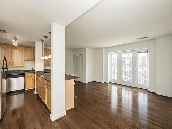 5th image of 5330 Pershing Ave APT 305