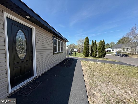 3rd image of 607 Marie Dr