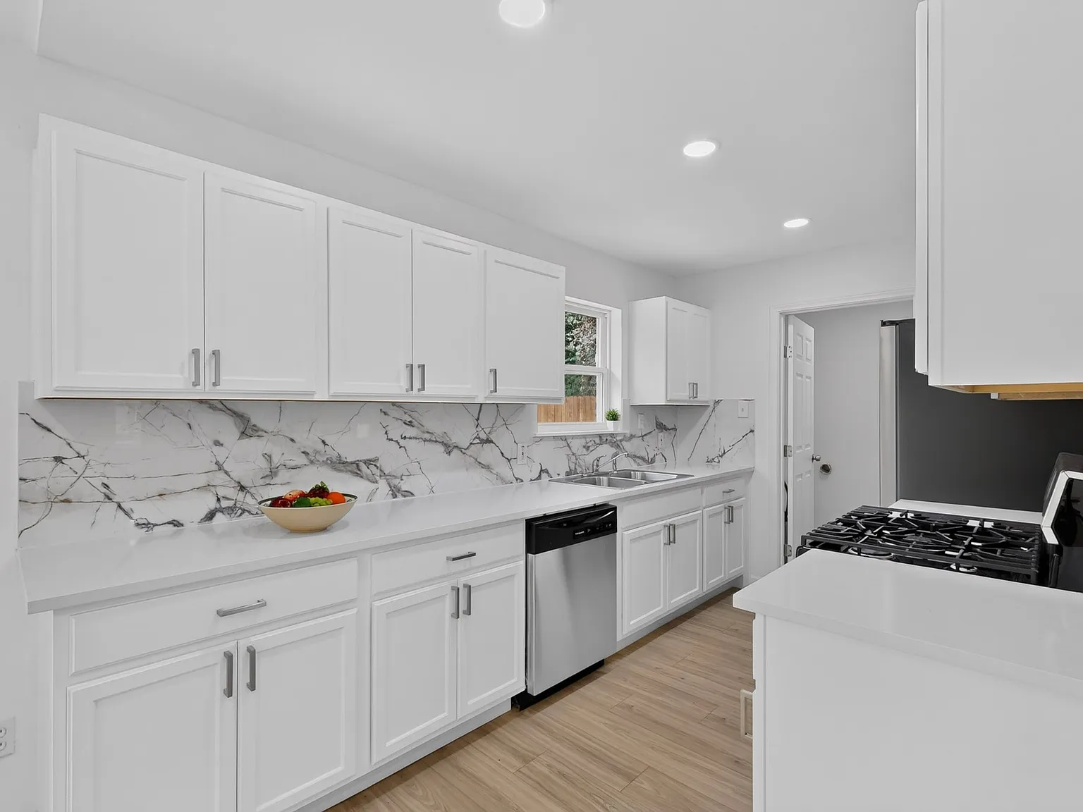 4 bed, 1450 sqft, $2,295 — Photo 3