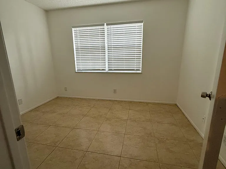 1548 SE Royal Green Cir #M-103 — Photo 9