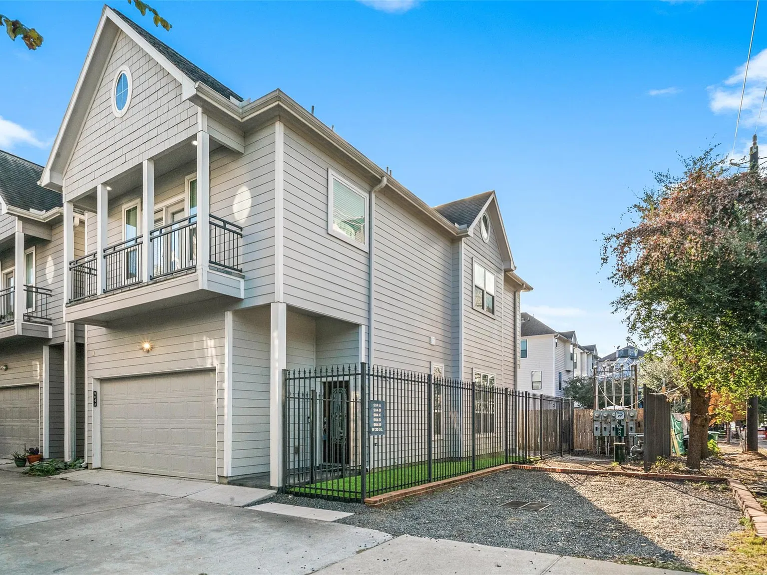 3 bed, 4.0 bath, 1928 sqft, $3,150 — Photo 2