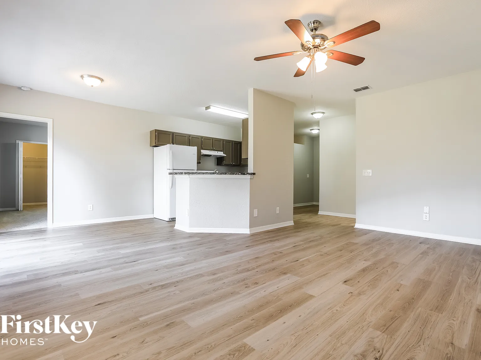 4 bed, 2.0 bath, 1400 sqft, $1,910 — Photo 3
