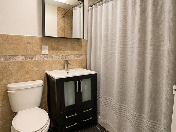 4th image of 5 W 91st St APT 1C