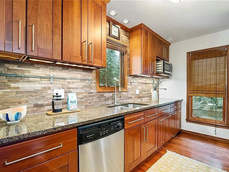 2283 Shenandoah Ave NE — Photo 7