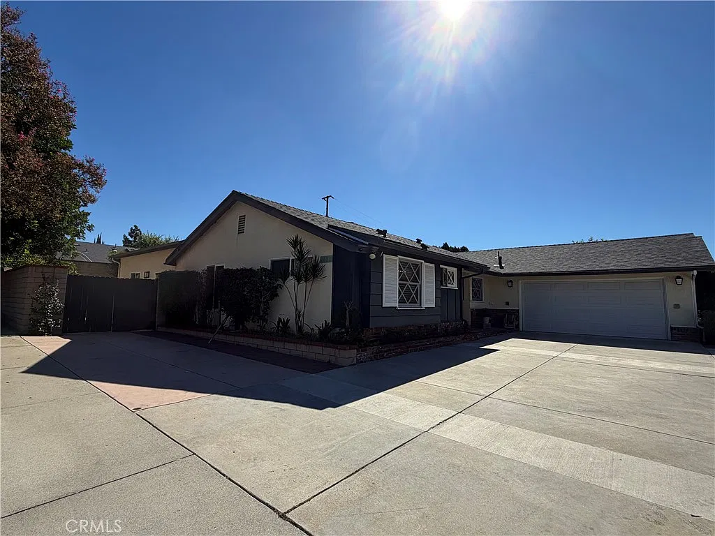 3 bed, 1550 sqft, $3,500 — Photo 2