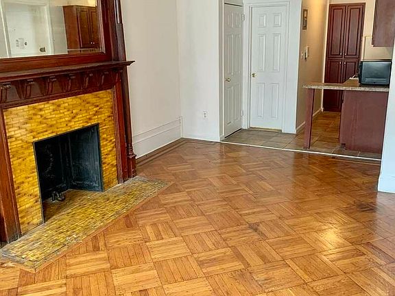 3rd image of 150 W 76th St #30A