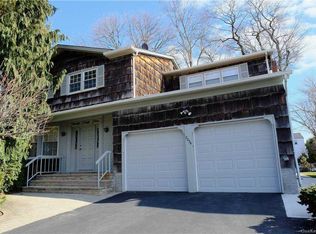 2034 Berfond Ct, Merrick, NY 11566