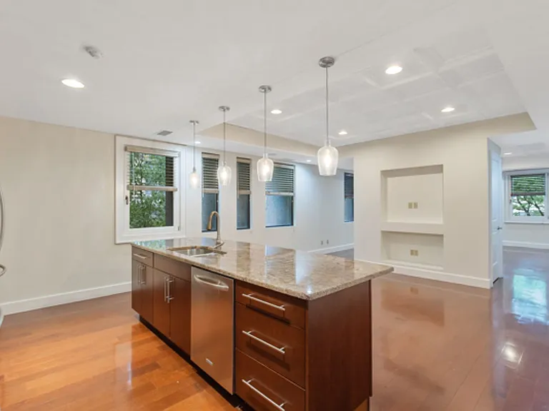 115 E Jefferson St — Photo 8