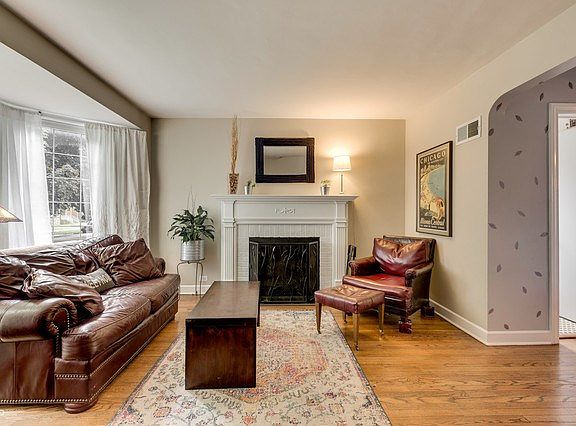 3rd image of 10124 S Artesian Ave