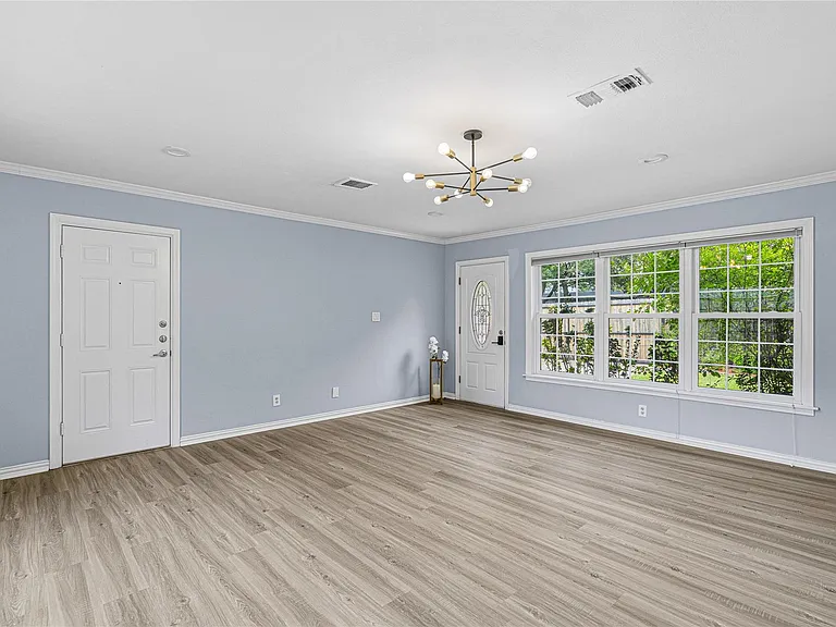 4002 Merrick St — Photo 12