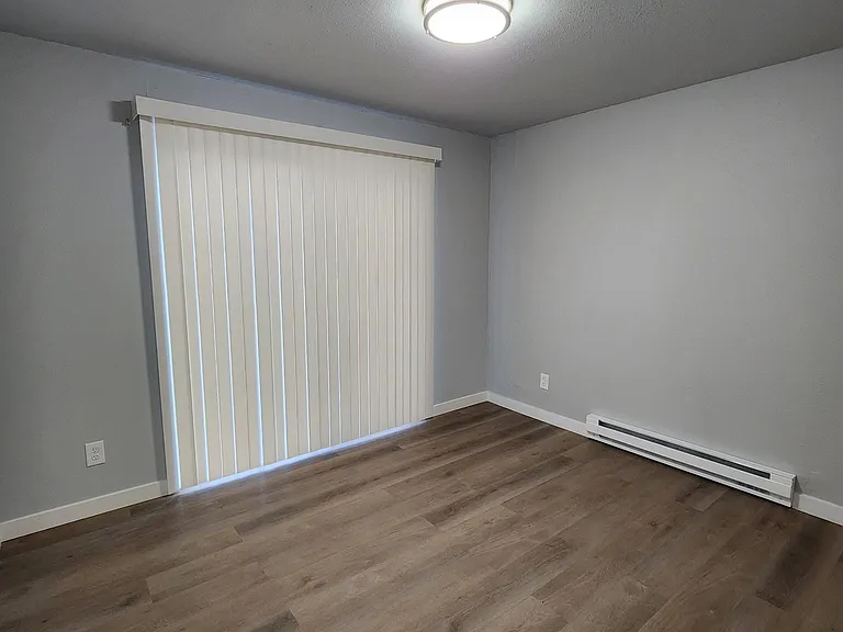 819 E 2nd St #1 — Photo 13
