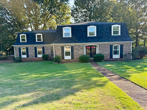 2nd image of 214 Robinhood Dr