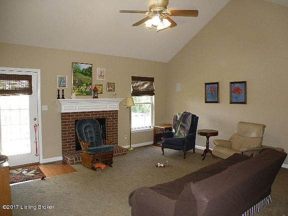 3rd image of 1139 Summit Dr