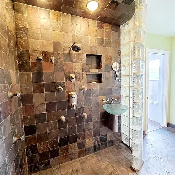 5710 Hinman Dr — Photo 25