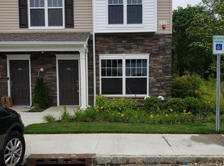 725 Eastview Dr #183, Central Islip, NY 11722