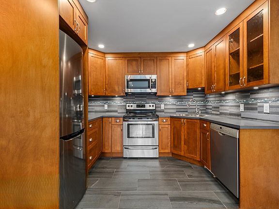 5th image of 2033 W 7th Ave #303
