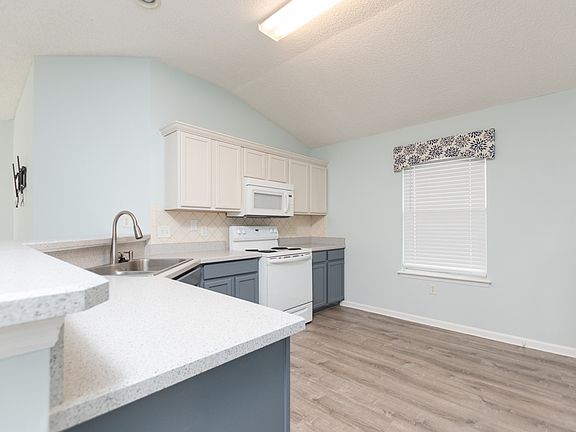 4th image of 211 Prince Phillip Dr