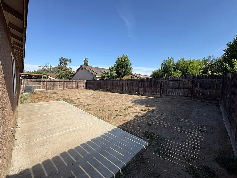 2132 E Sweet Ave — Photo 31