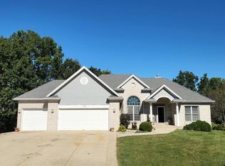 1138 Tall Oak Ct, Racine, WI 53406