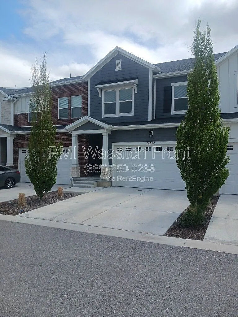 3 bed, 2.5 bath, 2332 sqft, $2,250 — Photo 1