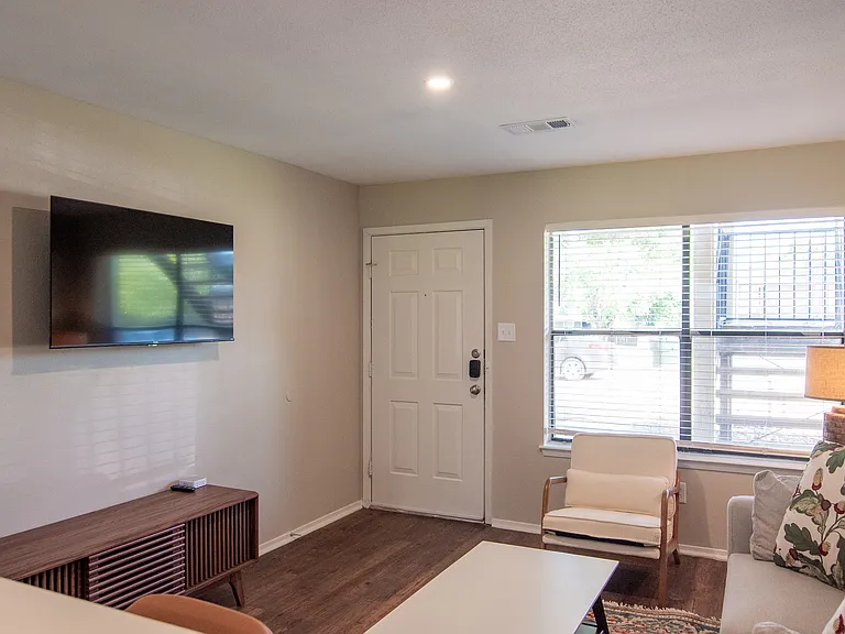 311 Manuel Dr #B — Photo 14