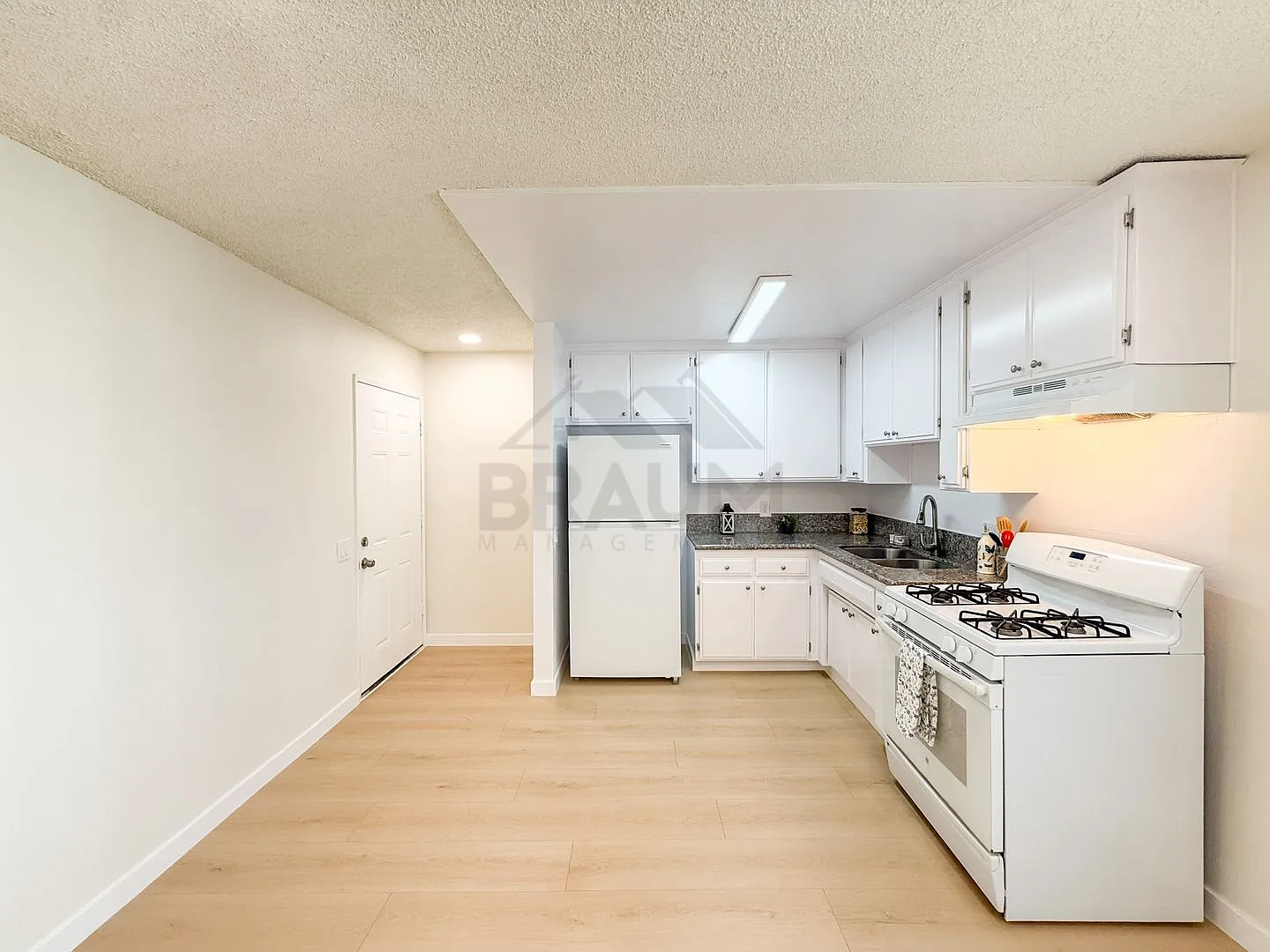 11007 Hartsook St — Photo 2
