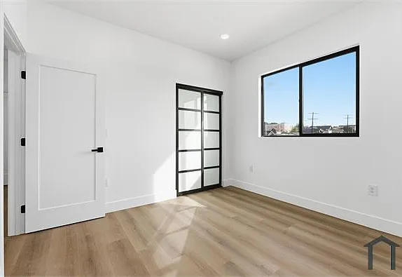 5 bed, 5200 sqft, $5,000 — Photo 3