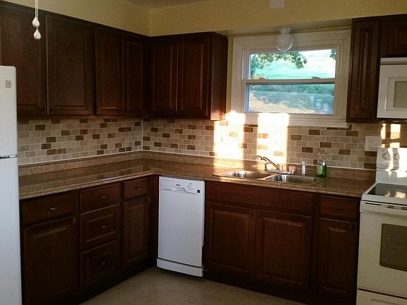 3rd image of 1055 Orchard Ave