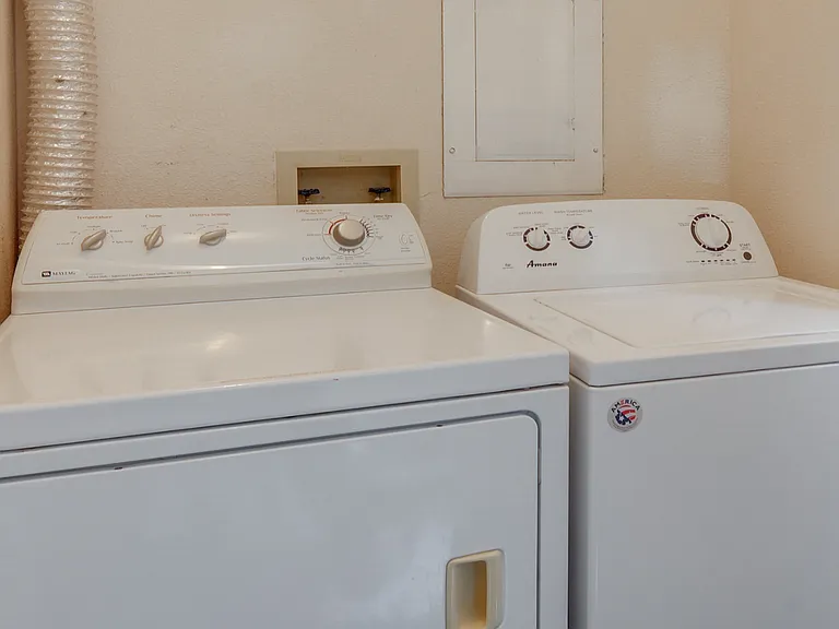 25 E Lexington — Photo 17