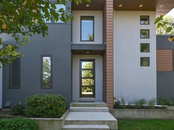 4821 West Glen Cove COURT, Mequon, WI 53092