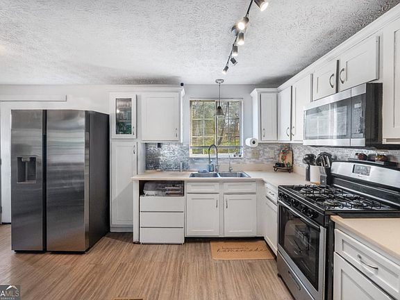 3rd image of 3274 Adelade Ct
