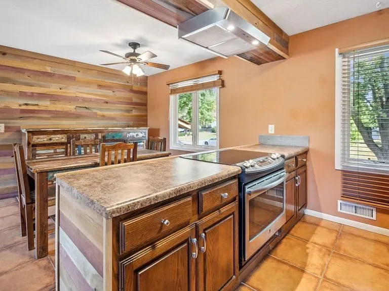 156 Tamarack Ct — Photo 4