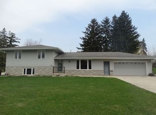 207 8th Ave NW, Waukon, IA 52172