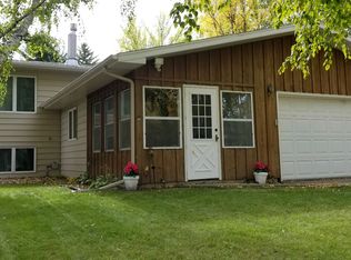 614 7th St SE, East Grand Forks, MN 56721