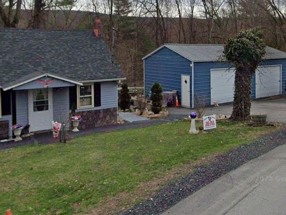 1st image of 28 Sweet Fern Dr