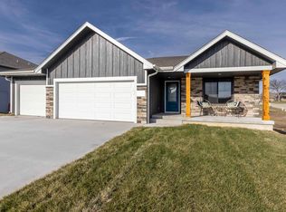 5702 SW 55th St, Topeka, KS 66610