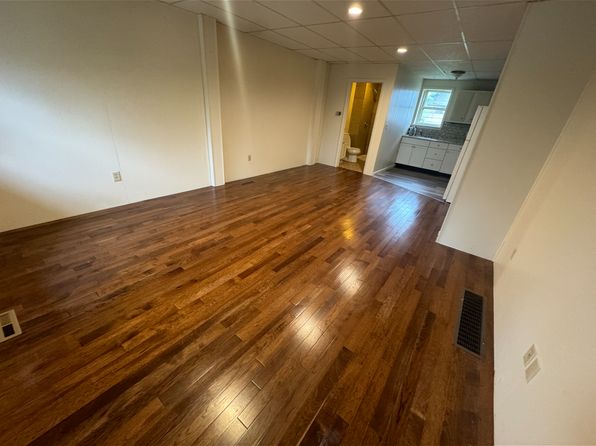 6 Memorial Dr #4